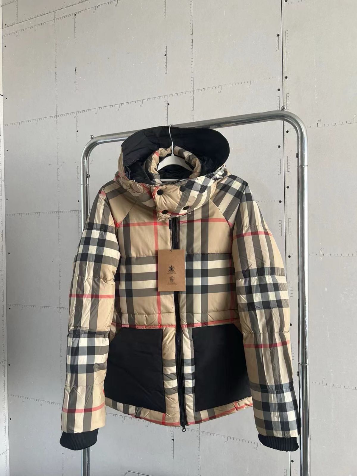 【新品?】BURBERRY （バーバリー）ダウンジャケット｜本日限定特価｜新品未使用