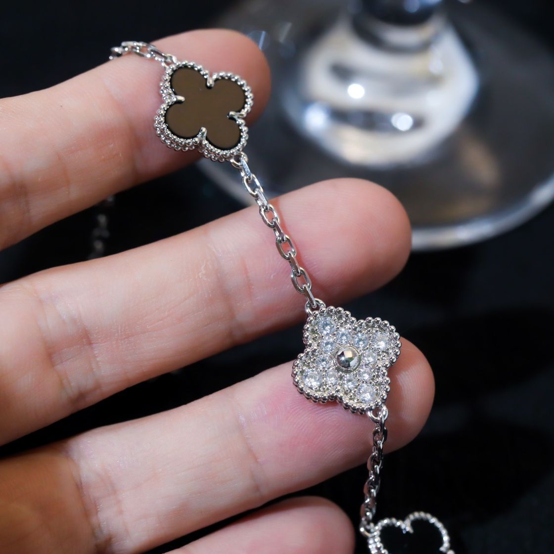 新作Van Cleef&Arpelsヴィンテージ アルハンブラ ブレスレット、5モチーフVCARP2R900 ｜本日限定特価｜新品未使用-WTO輸入1