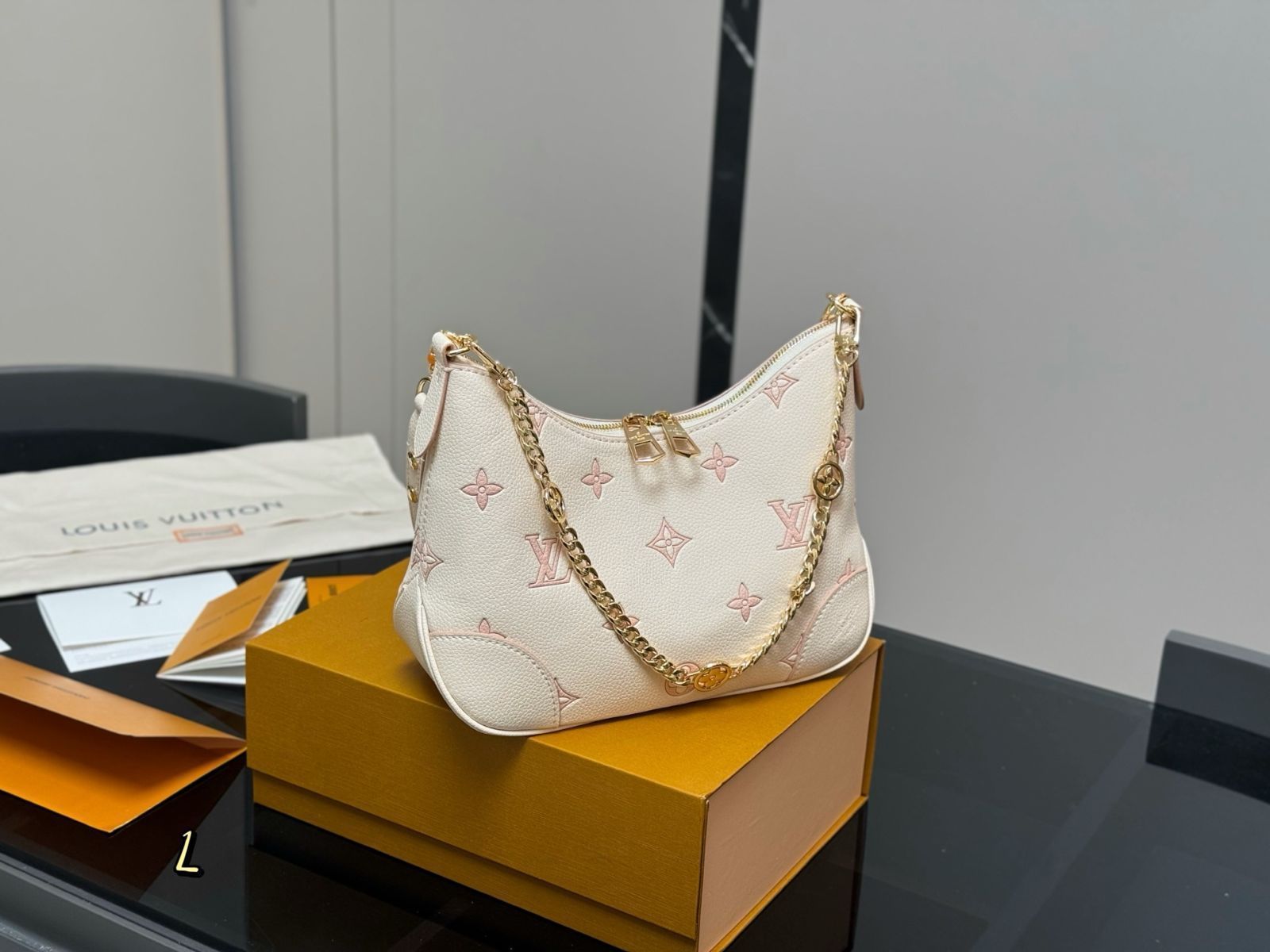 【今日特価】LV New Croissant Bag エルヴィ ニュー クロワッサンバッグ