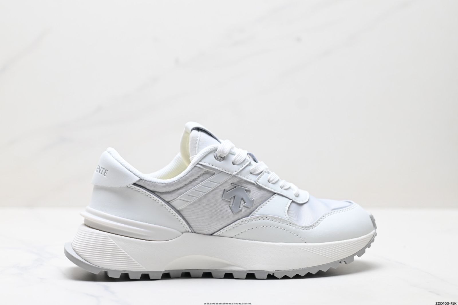「デセンテ DESCENTE DUALIS 都市通勤 DSR」スタイリッシュな滑り止めロートップ レジャーシューズ