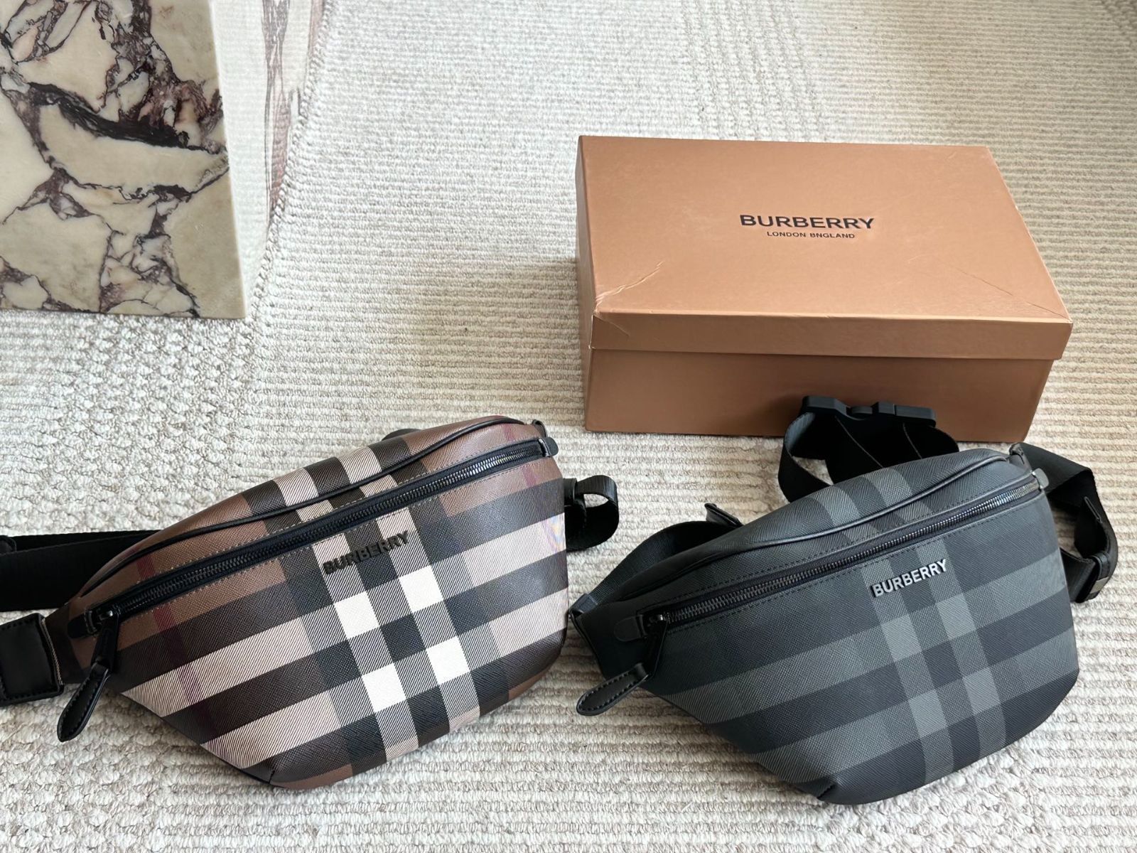 【今日特価】Burberry バーバリー ワイド ワイストバッグ（上幅 30×14cm）