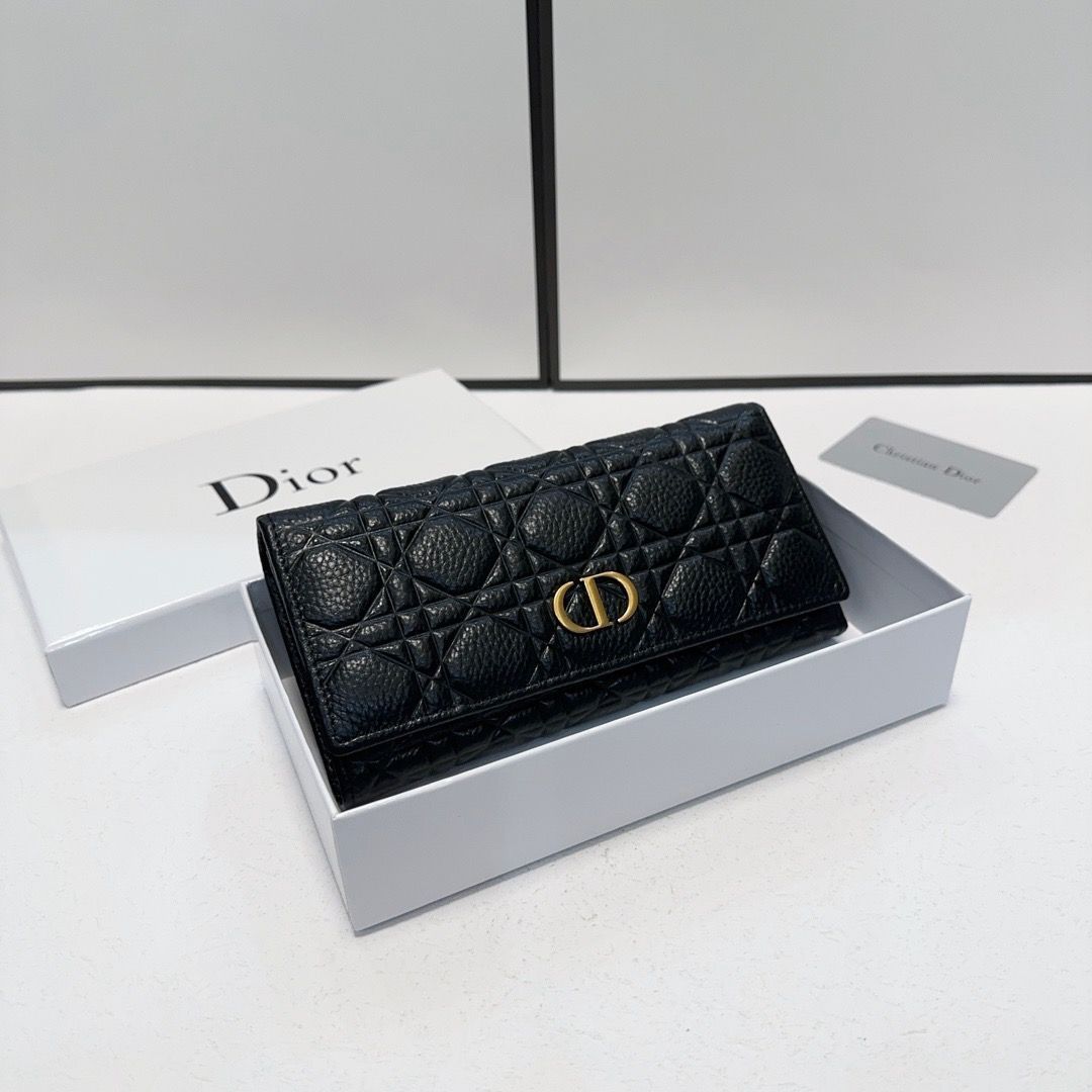 【今日特価】Dior レディースウォレット, ブラック, エンボス加工レザー, 実用的でスタイリッシュなデザイン！[本日特価|新品未使用品]