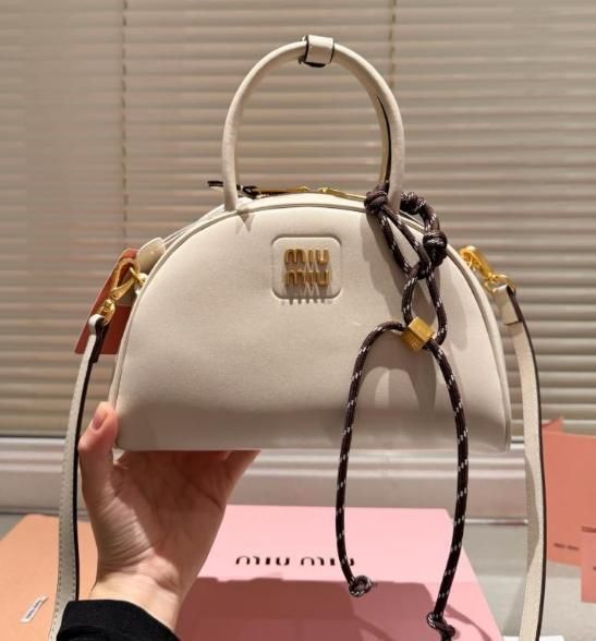 MIUMIU ショルダーバッグ 11,550円