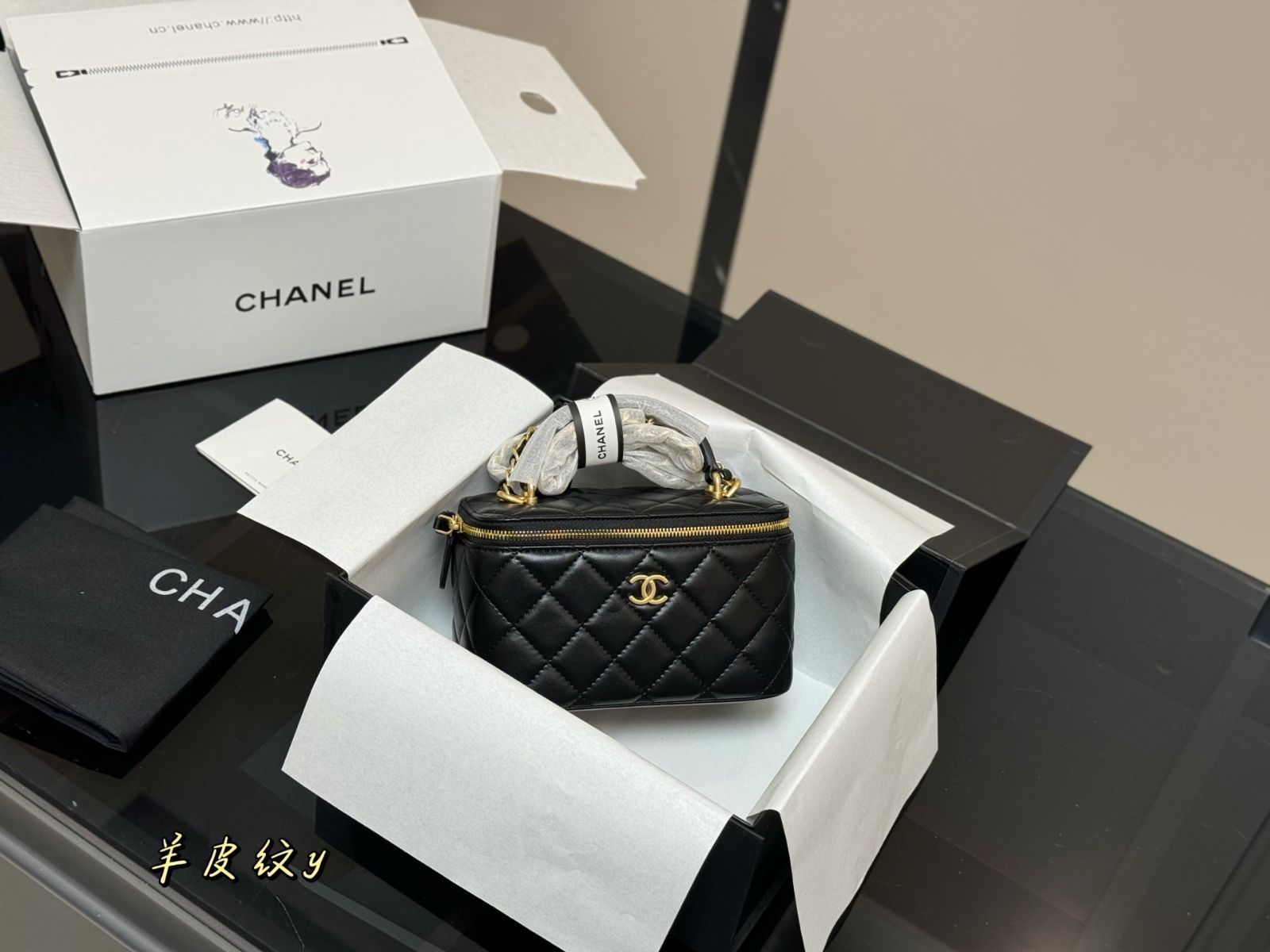 【今日特価】Chanel Handle Makeup Box ハンドルメイクボックス
