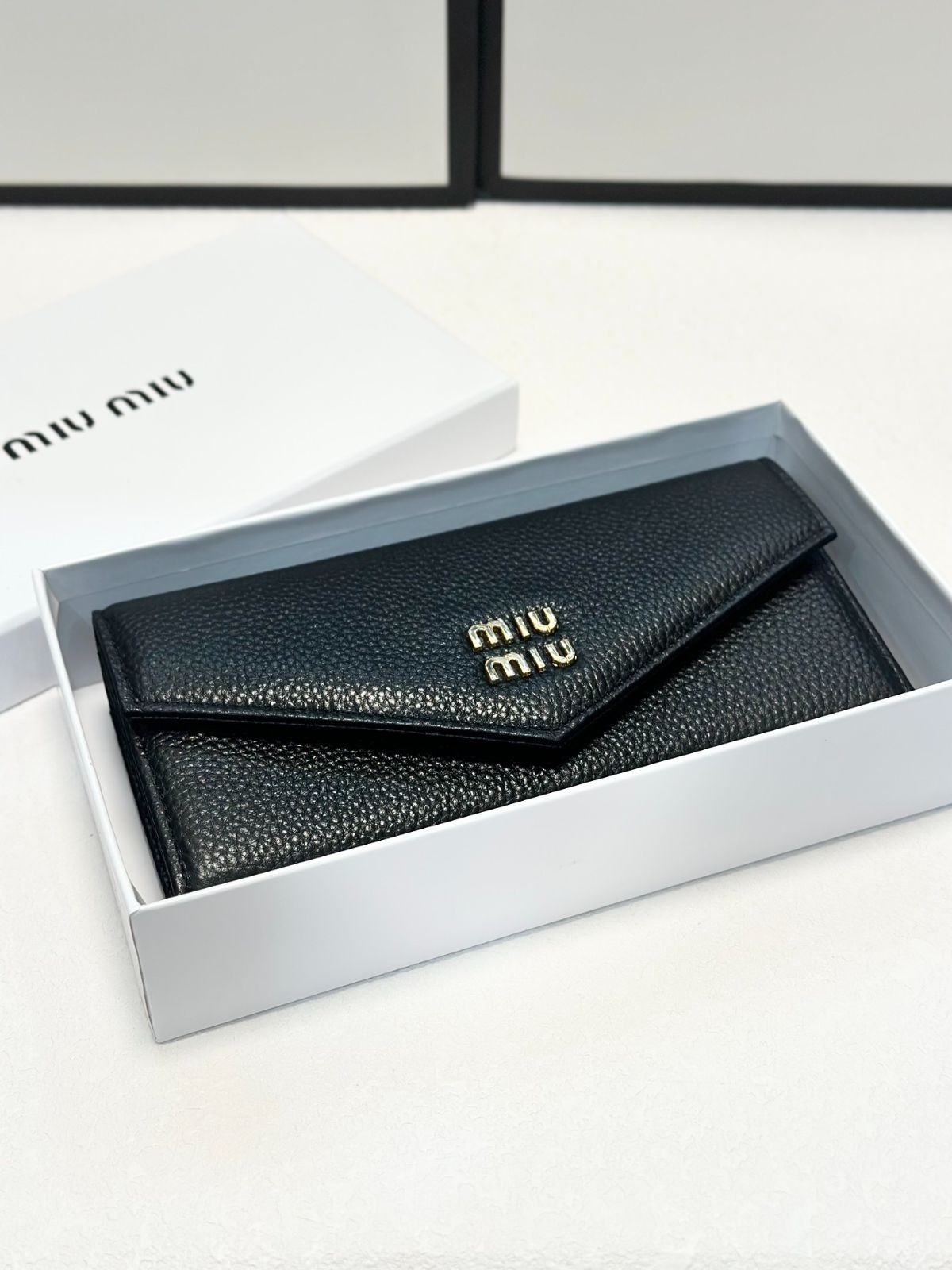 【今日特価】miumiu ミュミュ 国内送料無料!お得な価格で在庫あり!-WT0輸入