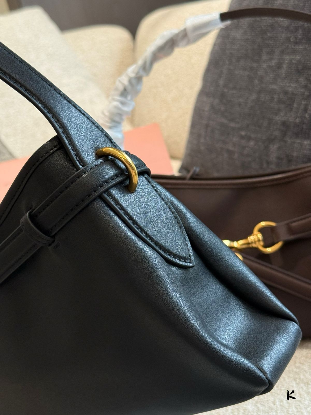【今日特価】MIUMIU Aventure Nappa アームピッチバッグ（35cm）-MM輸入