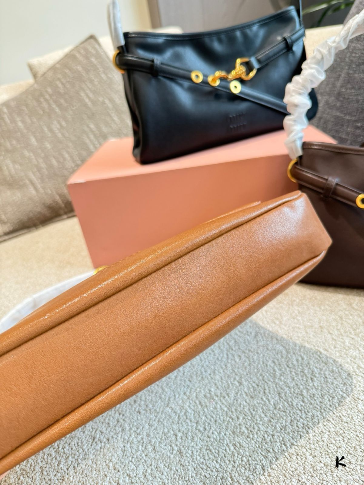 【今日特価】MIUMIU Aventure Nappa アームピッチバッグ（35cm）-MM輸入