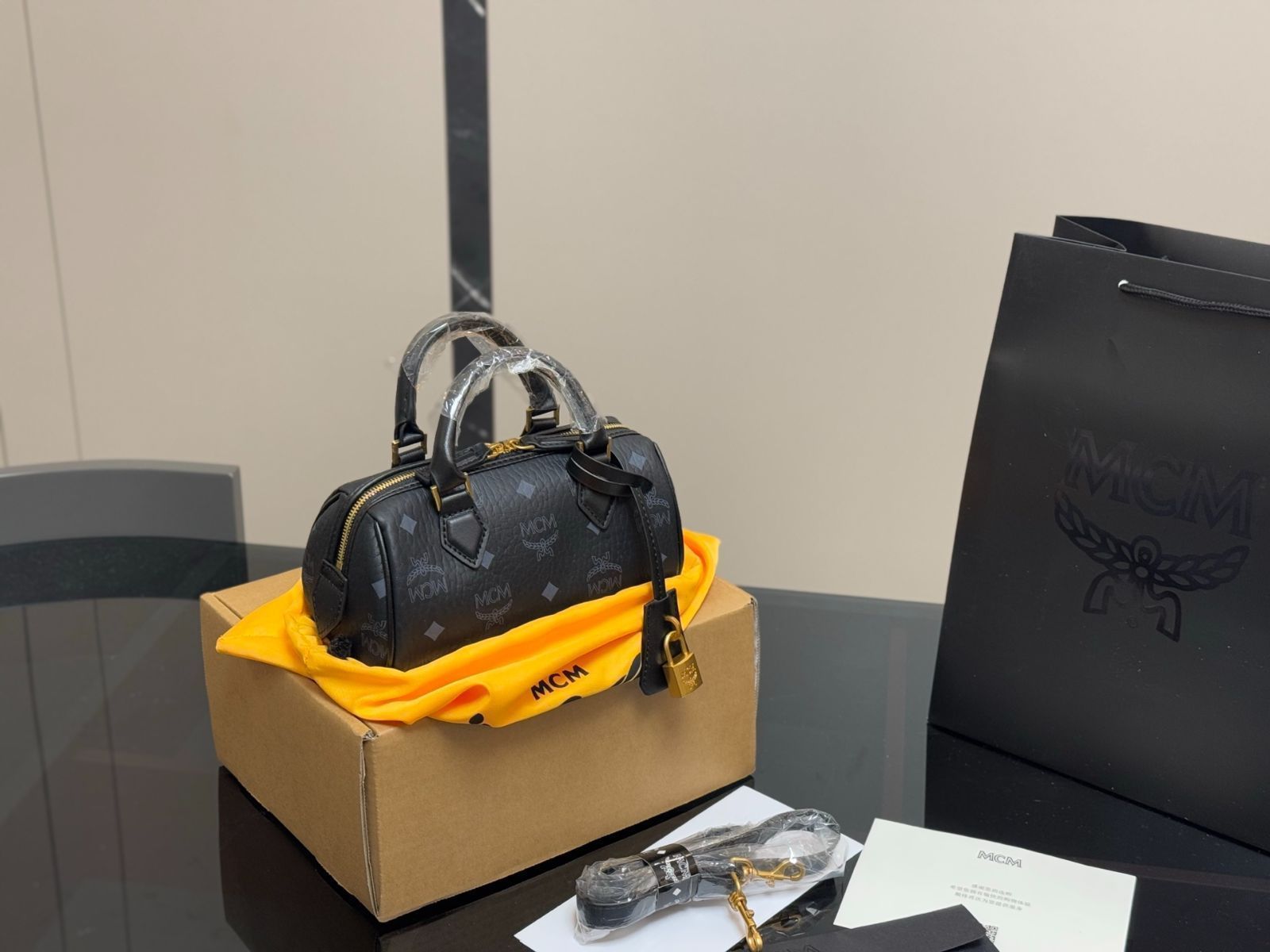 【今日特価】MCM Ella Pillow Bag メシューエム エラ ピローバッグ