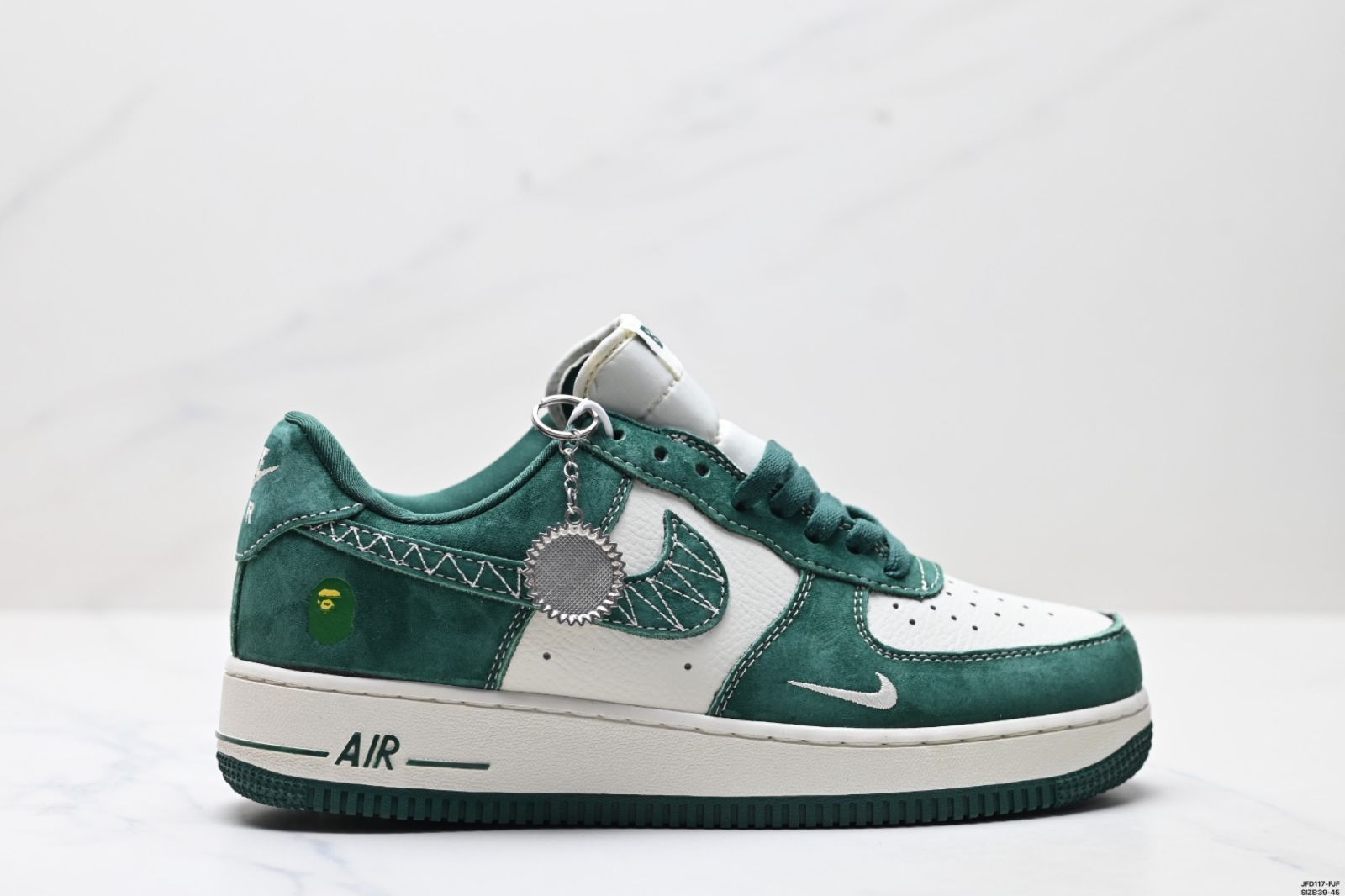 【今日特価】Nike Air Force 1‘07 ロートップ ユニバーサル レジャー＆スポーツ用 スニーカー