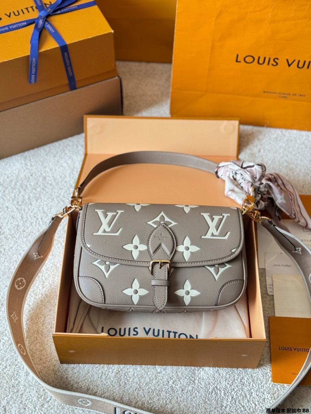 【今日特価】Louis Vuitton Diane Underarm Baguette Bag - ルイ・ヴィトン ダイアン アンダーアーム バゲットバッグ with Gift Box-WTO輸入
