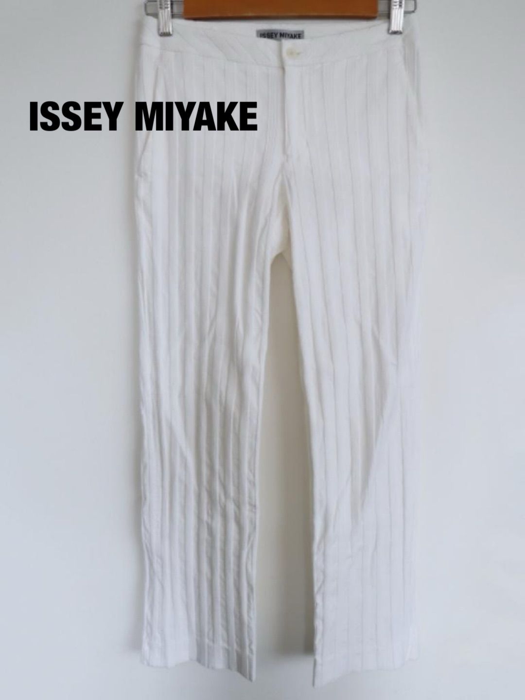 ISSEY MIYAKE　イッセイミヤケ　パンツ　日本製　Sサイズ　オフホワイト　大人　おしゃれ　お出掛け　送料込み　6468301 6,580円