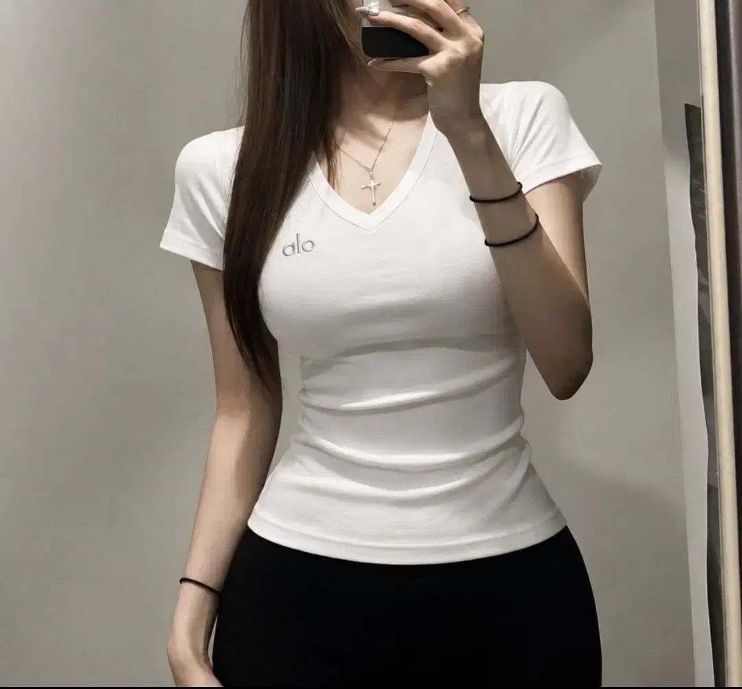 新品 アロヨガ 半袖Tシャツ ホワイト/ブラック アロ 半袖Tシャツ スリムフィット リブT LINE Tシャツ 10,073円