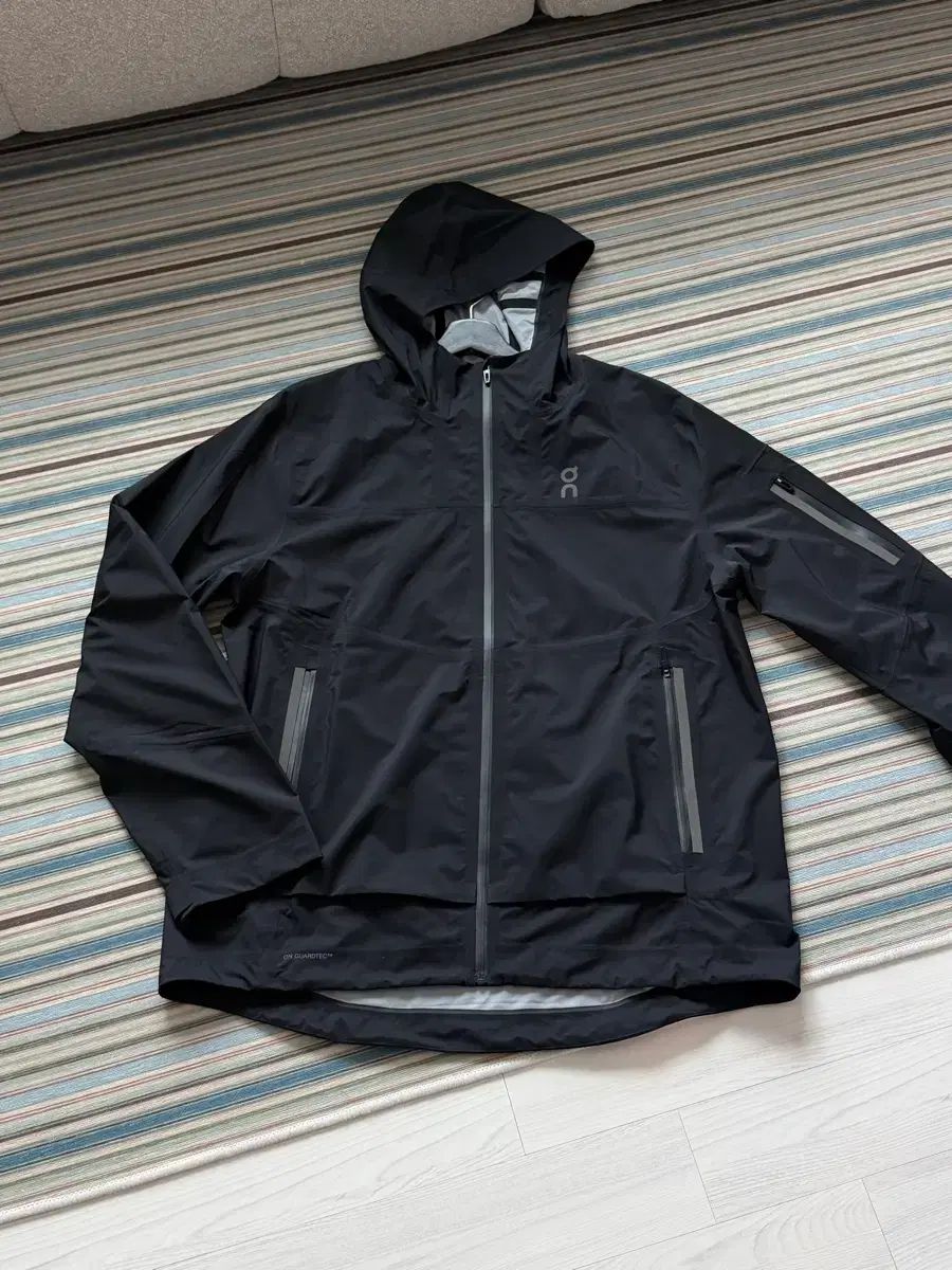 (新品) オン ランニング トレック ジャケット ブラック M