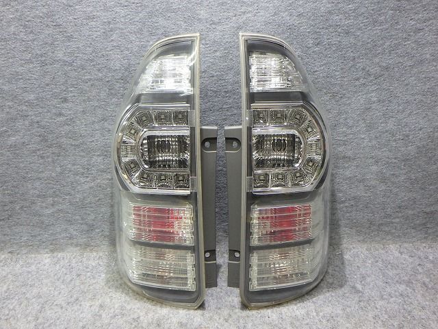 70系　ヴォクシー　テール左右　ZRR70/75　後期　28-220　LED　LED玉切れ無し　260710027
