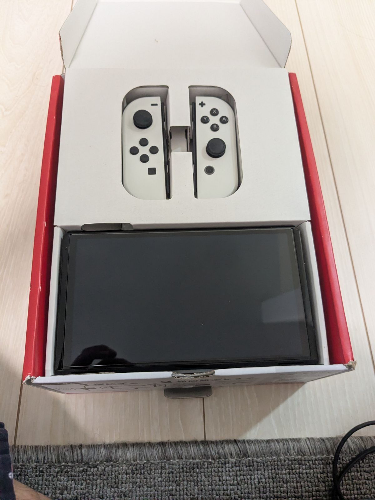 ニンテンドースイッチ 有機ELモデル ホワイト 完品 箱に傷みあり 動作