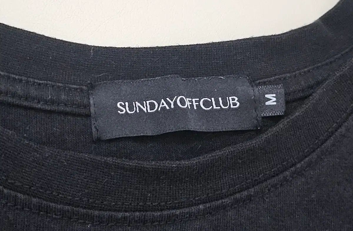 SUNDAY OFF CLUB ブラック 半袖Tシャツ SUNDAY OFF CLUB ブラック 半袖Tシャツ