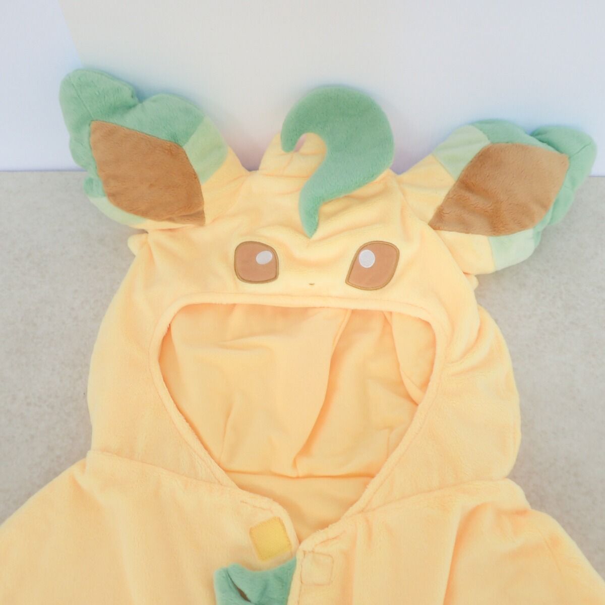 ポケットモンスター　リーフィア　フード付きポンチョ ポケモンセンター なりきりリーフィア フード付きポンチョ 紙タグ付