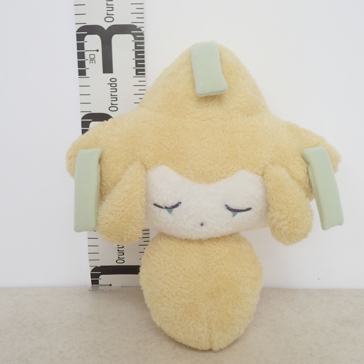 ポケモンセンター 蓄光ぬいぐるみ ジラーチ星つなぎ 等身大おねむり