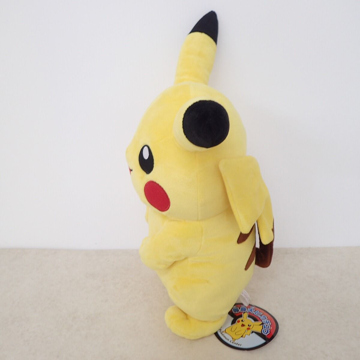 ポケモンセンター ぬいぐるみ 等身大ピカチュウ 紙タグ付き - メルカリ