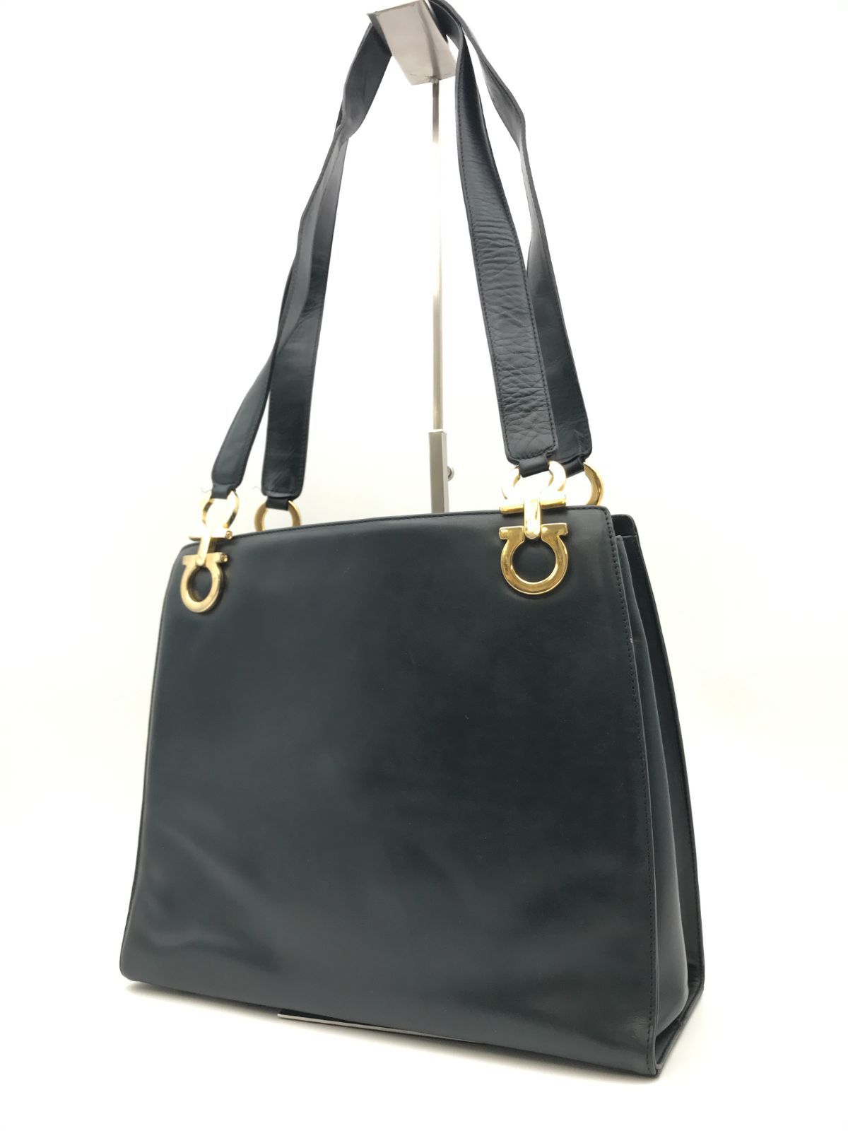 Salvatore Ferragamo　フェラガモ　ショルダーバッグ　ダブルガンチーニ　肩掛け　レザー　ブラック　2650