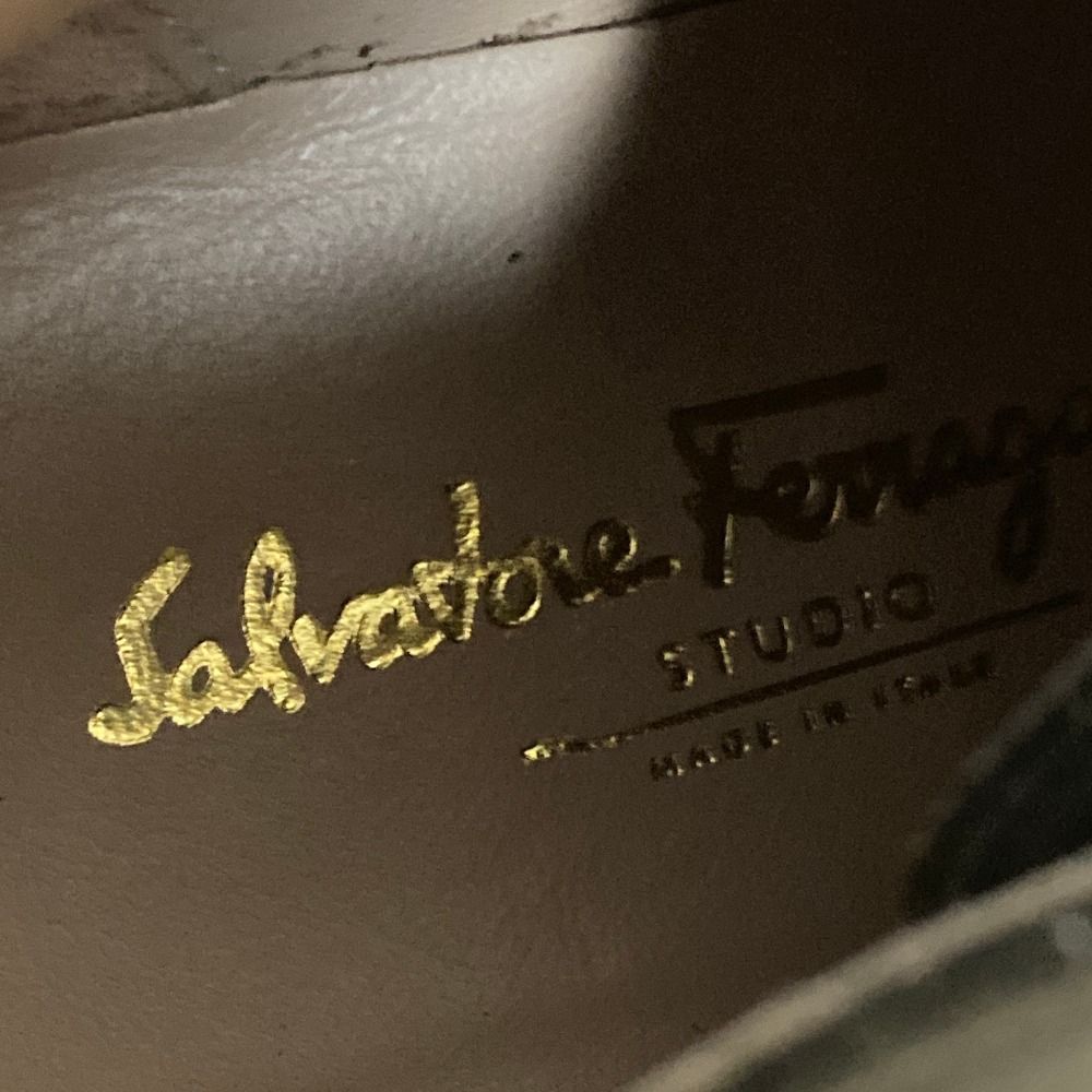 美品 Salvatore Ferragamo サルヴァトーレフェラガモ スエードレザー