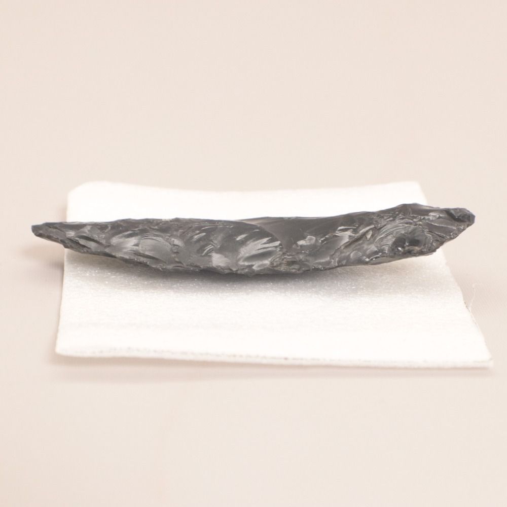 □ 黒曜石 鏃 矢じり 矢尻 弓矢 先端 利器 旧石器 縄文 弥生時代 重量