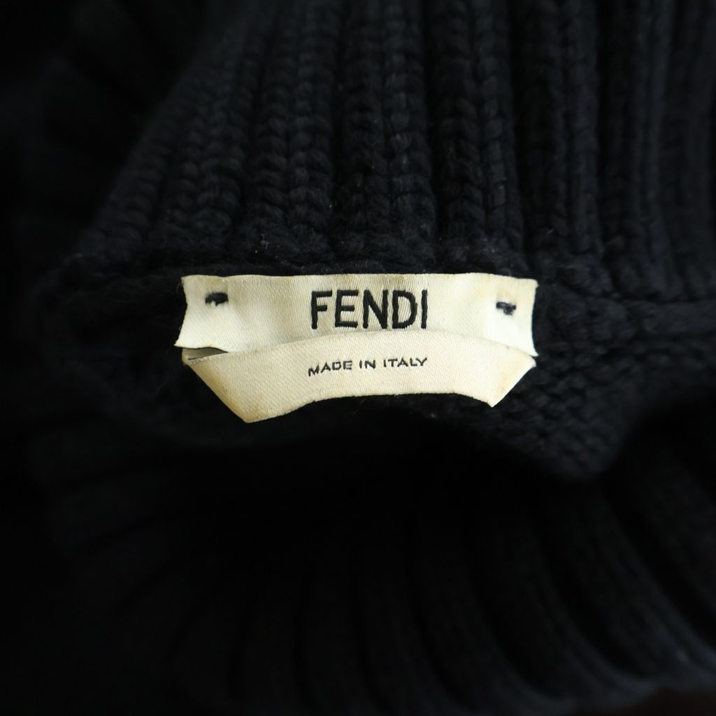 フェンディFENDI ロゴ　ハイネックのタイトフィット黒ミニワンピース FENDI (フェンディ) ロゴ タートルネック ニット ブラック#40 FAE138