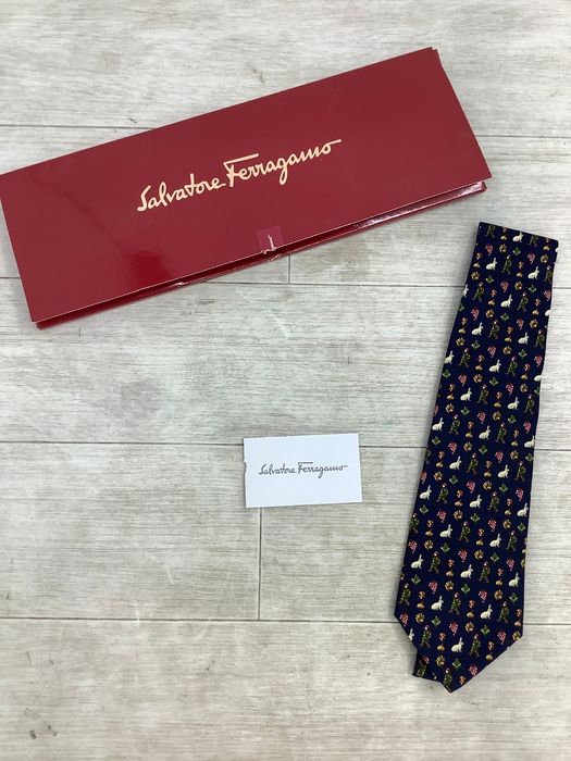P9 フェラガモ ネクタイ ネイビー ウサギ柄 シルク100％ FERRAGAMO