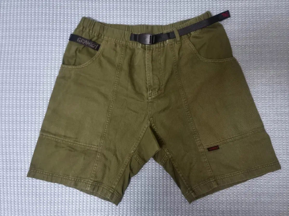 M グラミチ ガジェット ショーツ オリーブ カラー