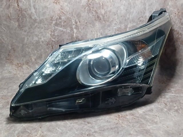 アベンシス ZRT272W 左ヘッドランプ・ヘッドライト XI コイト 05-27 81170-05360 209