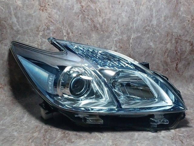プリウス ZVW30 右ヘッドランプ・ヘッドライト S コイト 47-29 81110-47231 8V0