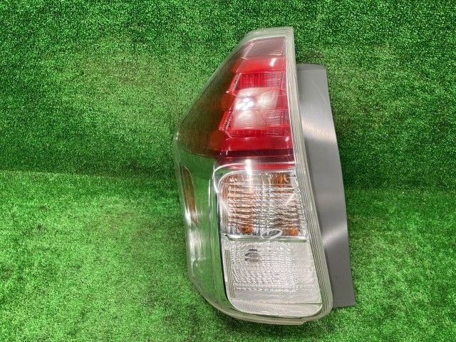 プリウスα ZVW41W 左テールランプ・テールライト S Lセレクション スタンレー 47-69 81561-47250 040
