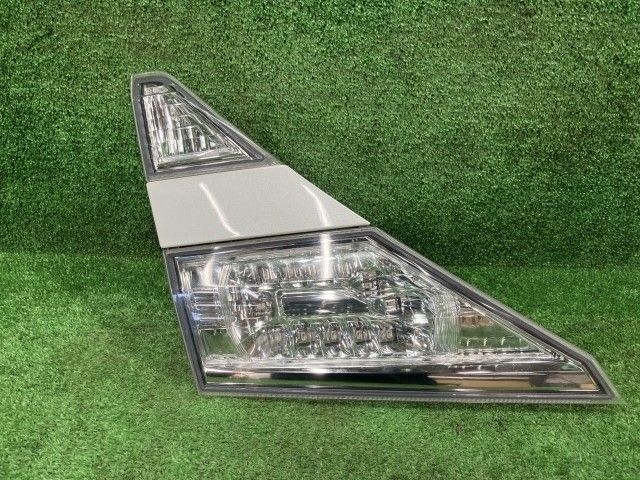 ヴェルファイア ANH25W 左フィニッシャーパネル 2.4X 4WD 8人 コイト 58-32 81590-58170 070