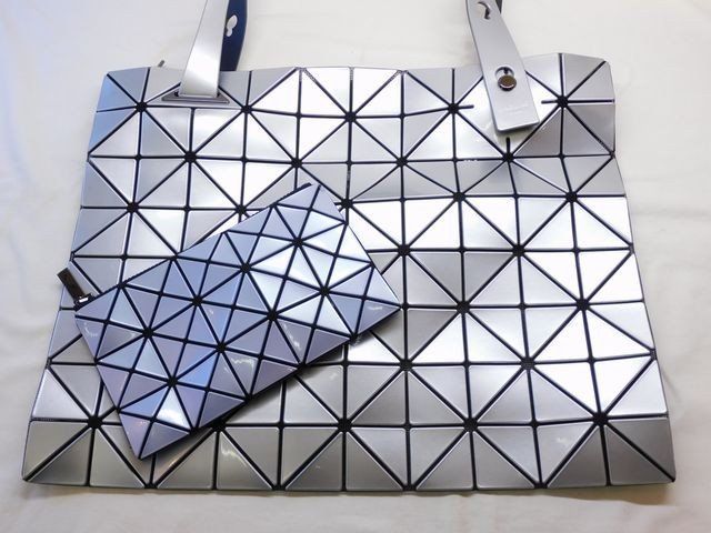 イッセイミヤケ　BAOBAO バオバオ　シルバー ISSEY MIYAKE イッセイミヤケ □ おまけポーチ付き トートバッグ