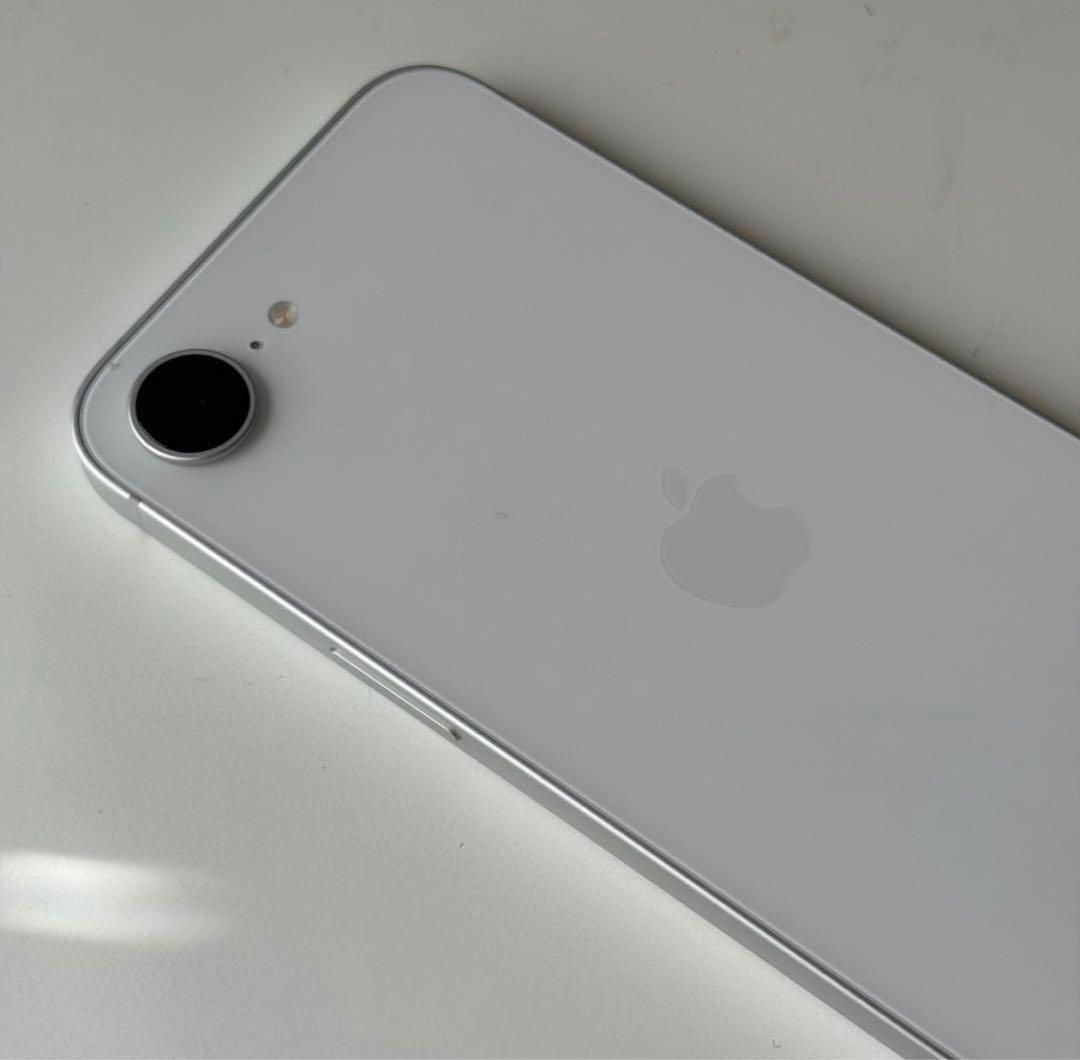 新品同様】iPhone 16e 128GB SIMフリー バッテリー98% - メルカリ