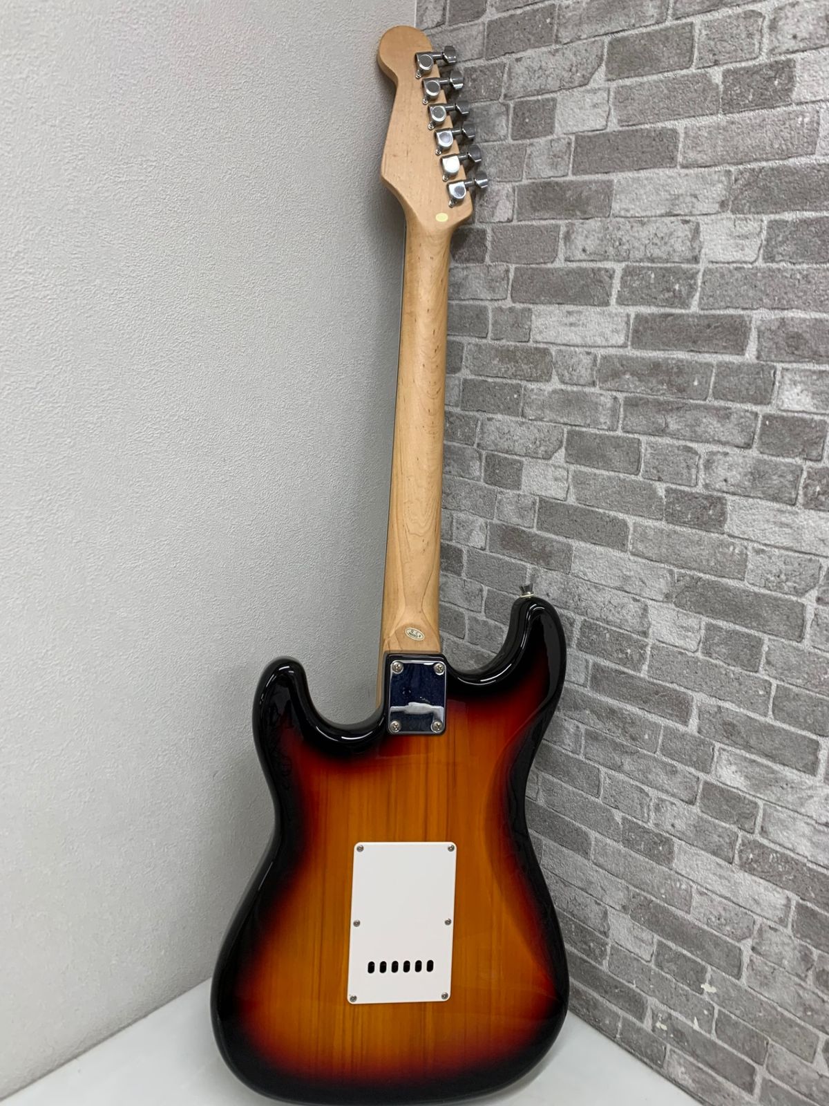 SELDERエレキギター ストラトキャスタータイプケース付き【中古品】 SELDER エレキギター ストラトキャスター サンバースト ケース付き
