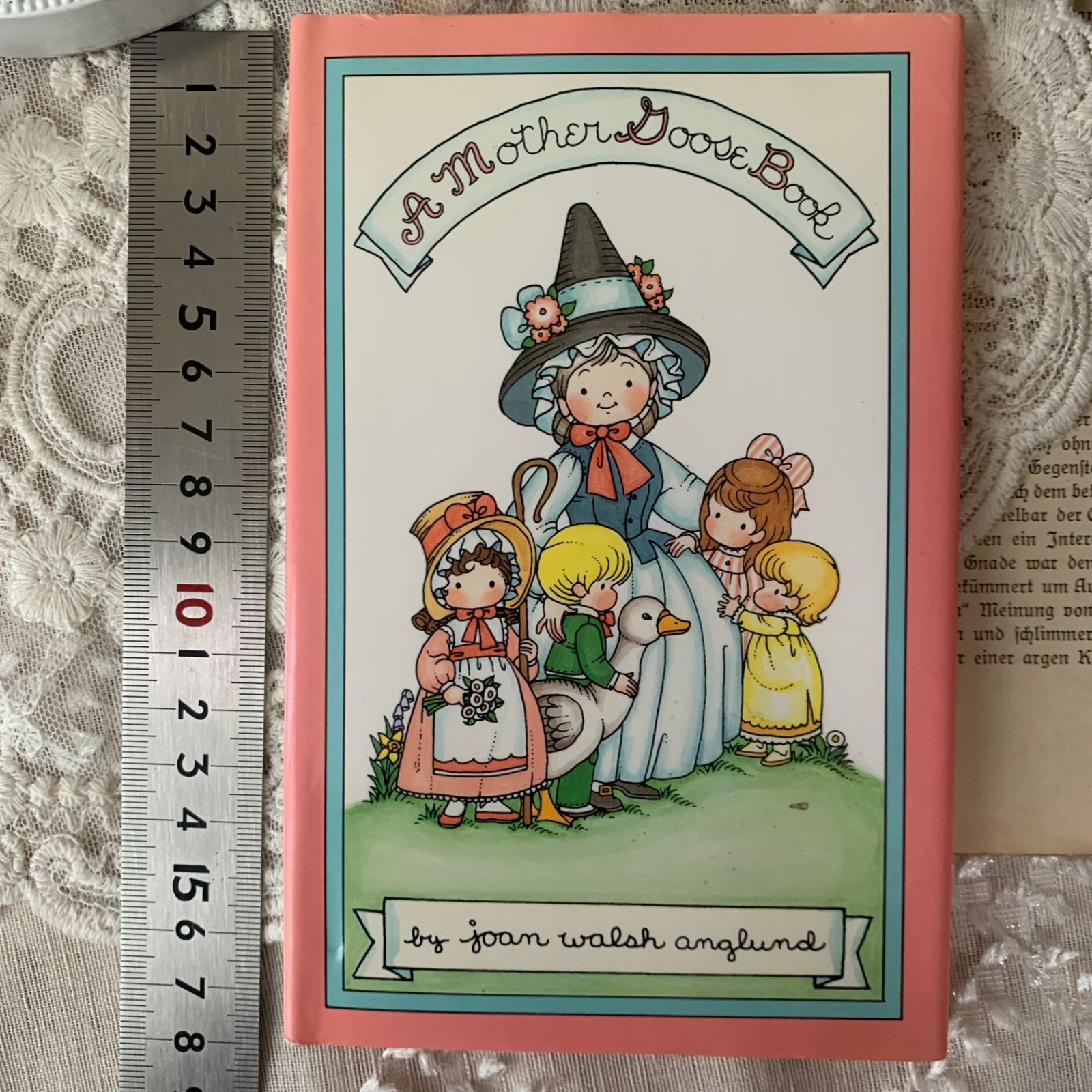 ヴィンテージ絵本 『A Mother Goose Book』 Joan Walsh Anglund