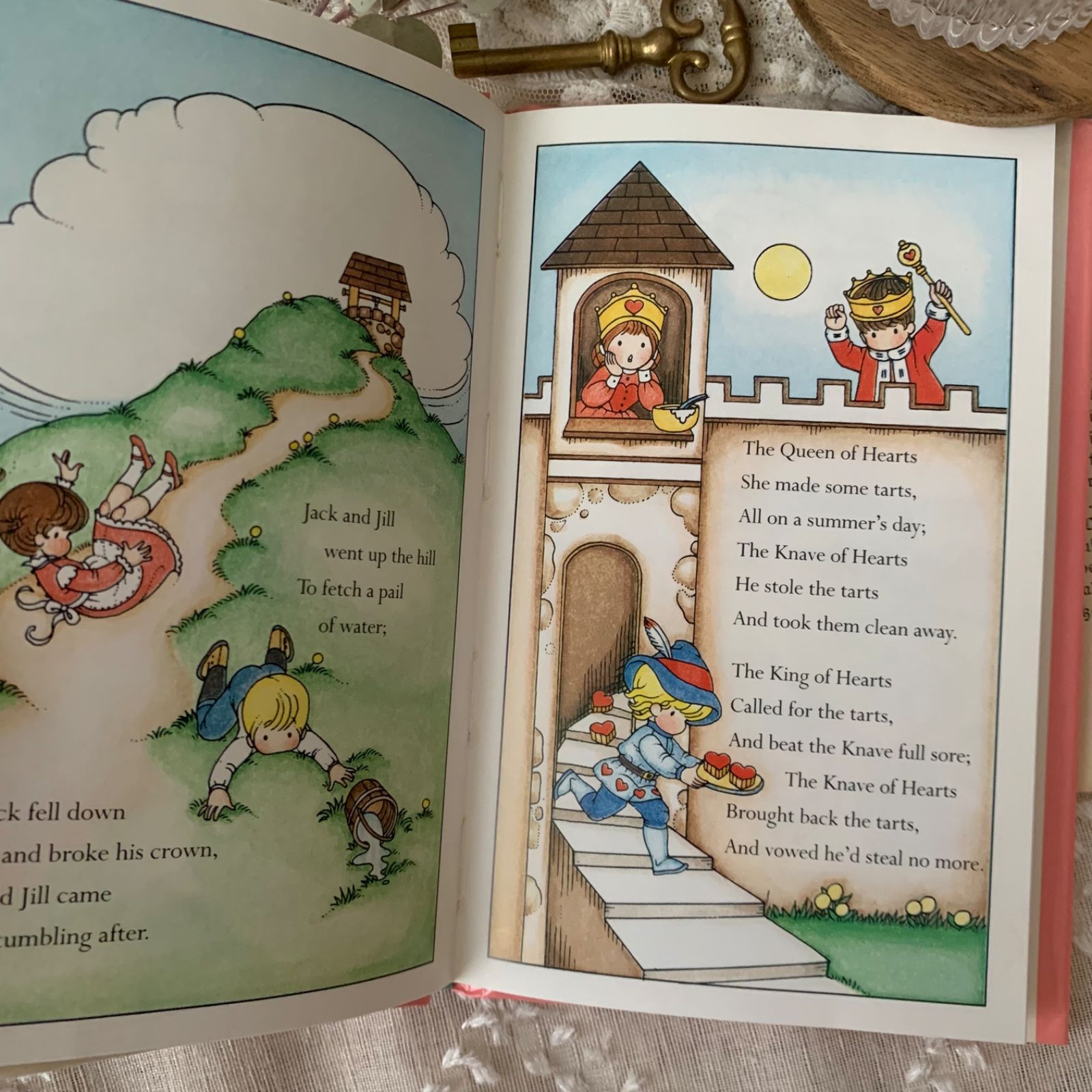 ヴィンテージ絵本 『A Mother Goose Book』 Joan Walsh Anglund