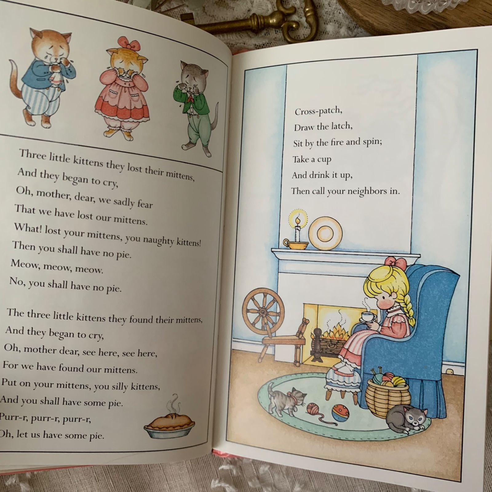 ヴィンテージ絵本 『A Mother Goose Book』 Joan Walsh Anglund