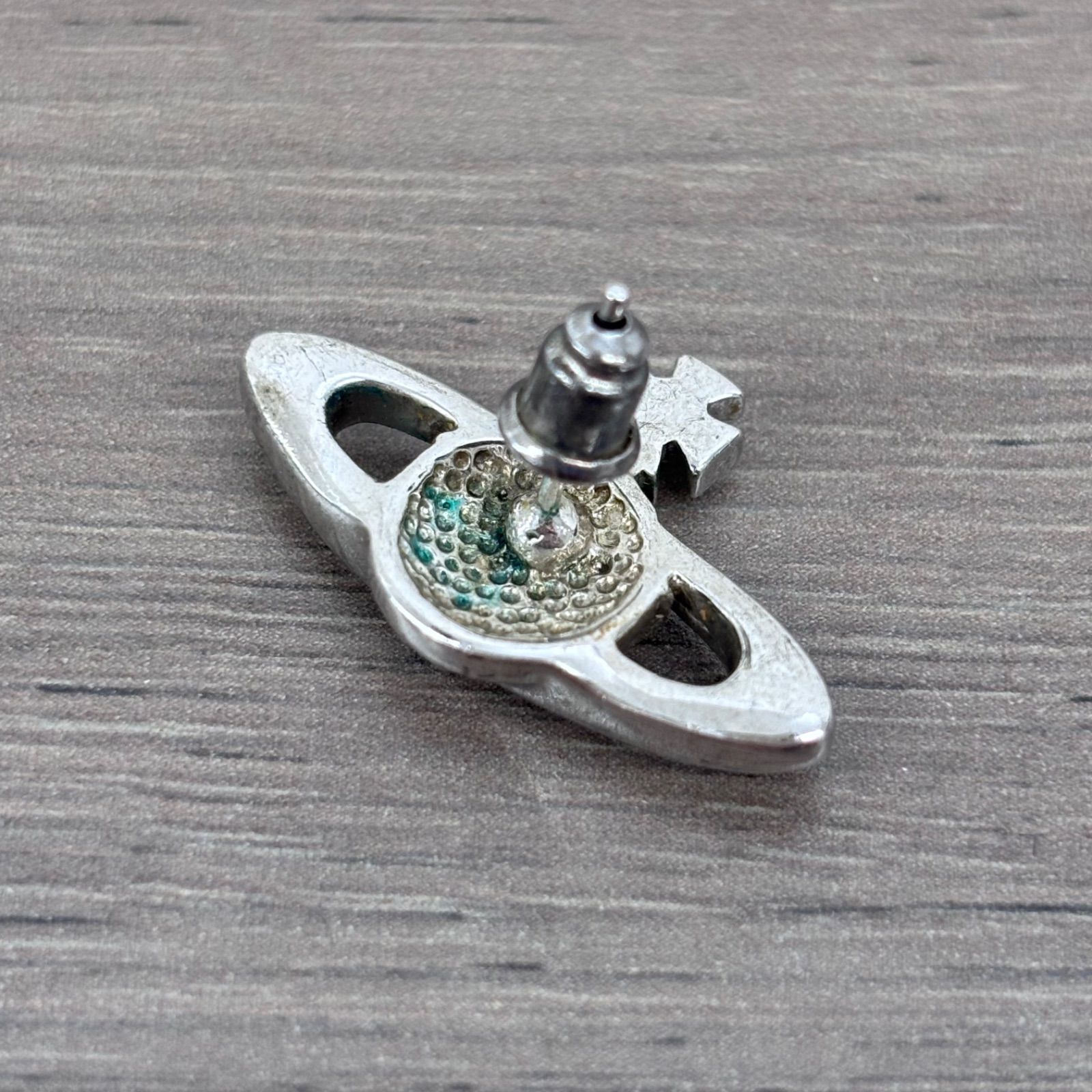 s8456）Vivienne Westwood ミニバスレリーフオーブ ピアス シルバー