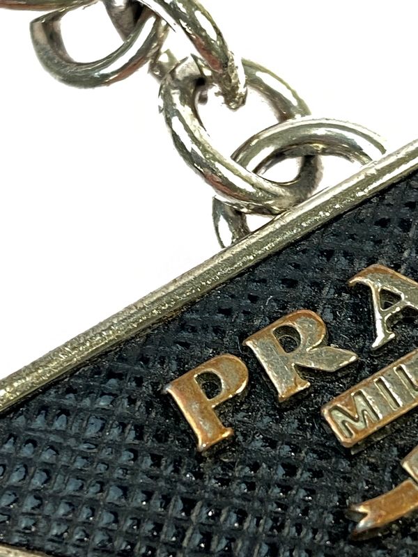 中古品】 PRADA プラダ サフィアーノ トライアングルロゴ キーホルダー