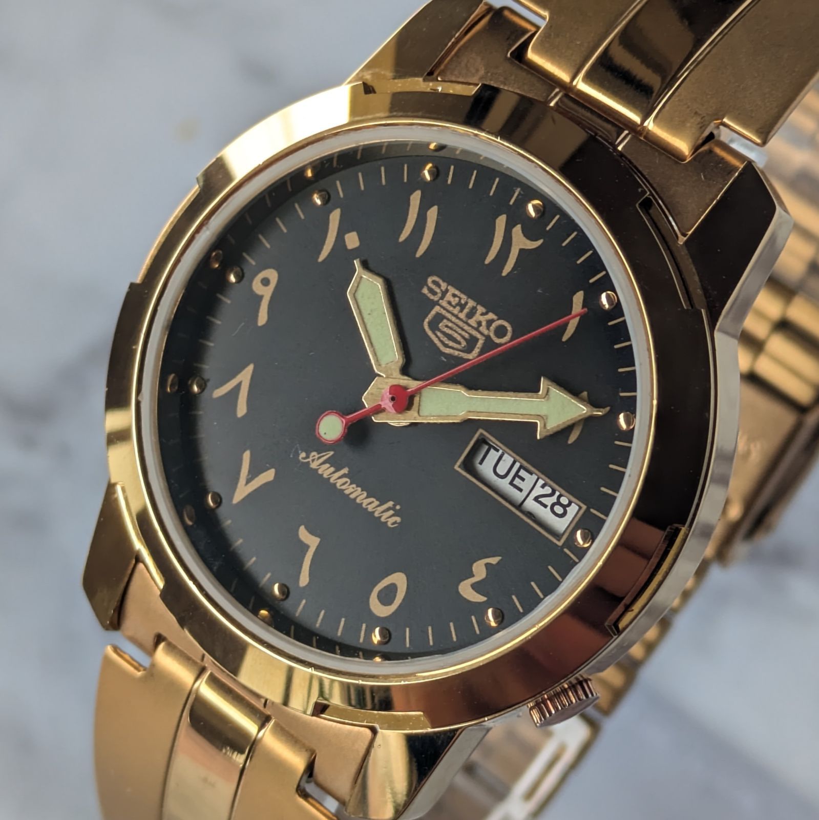 稼働品 SEIKO セイコー5 自動巻き ヴィンテージ ブラック文字盤 アラビア数字 ゴールドケース 3針 デイデイト 裏スケ メタルバンド