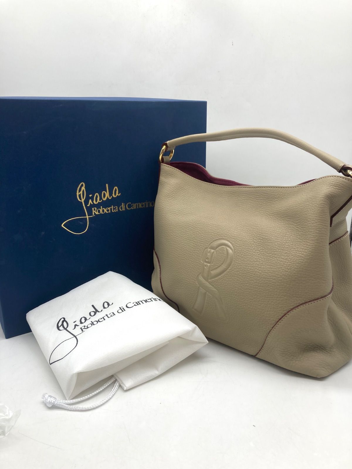F135【お買い得】Roberta di Camerino ショルダーバッグ Lene R型押しロゴ 10,500円