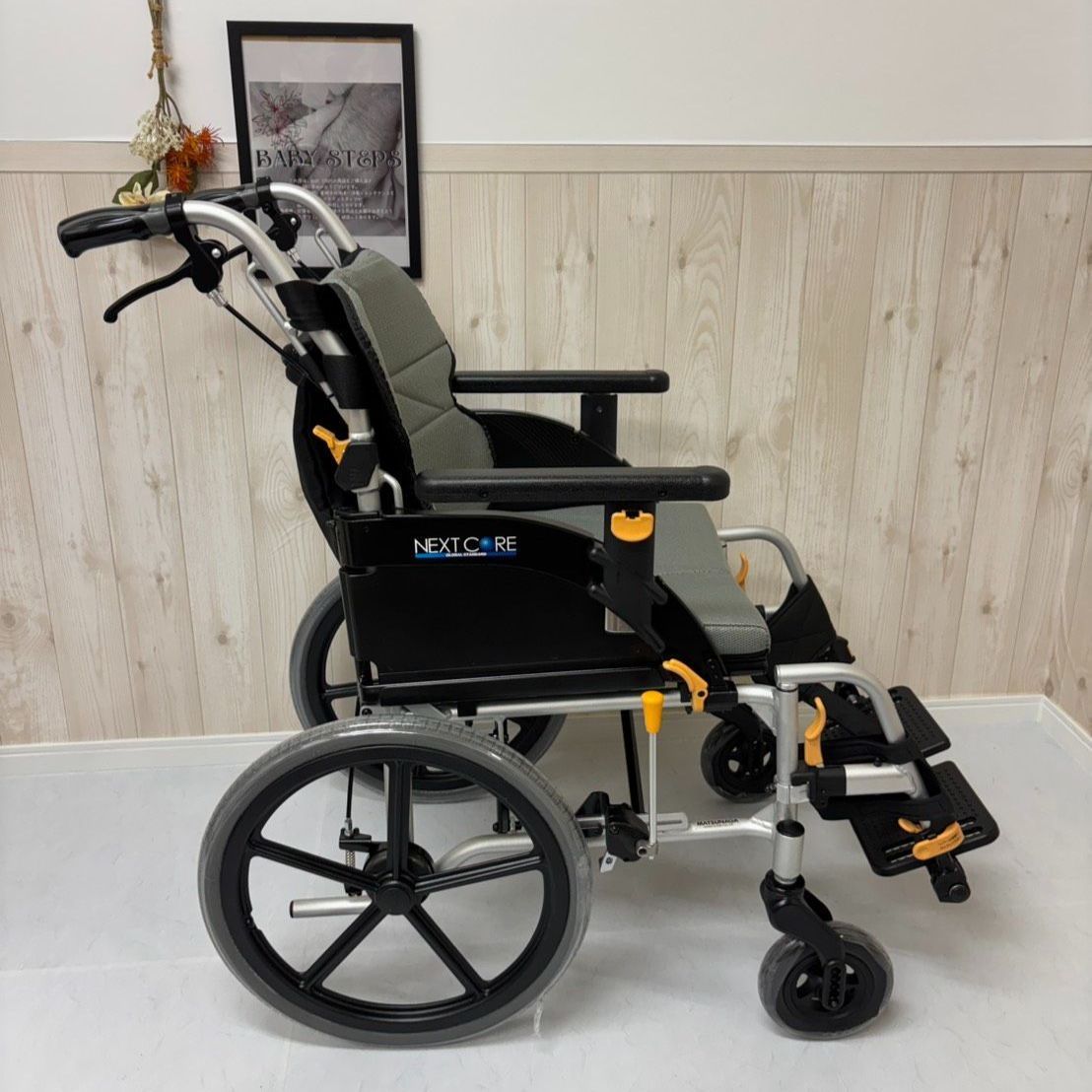 消毒済 中古 車椅子】すぐ使える車椅子 美品 NEXT-61B 松永製作所