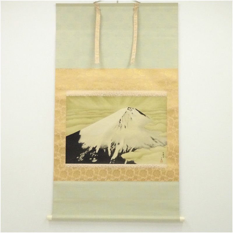 横山大観　神国日本　富士図　印刷絹本掛軸（共箱） 掛け軸 床の間 書 おしゃれ 絵画 表具 芸術 茶道 年中掛け インテリア 茶掛 掛物 和室