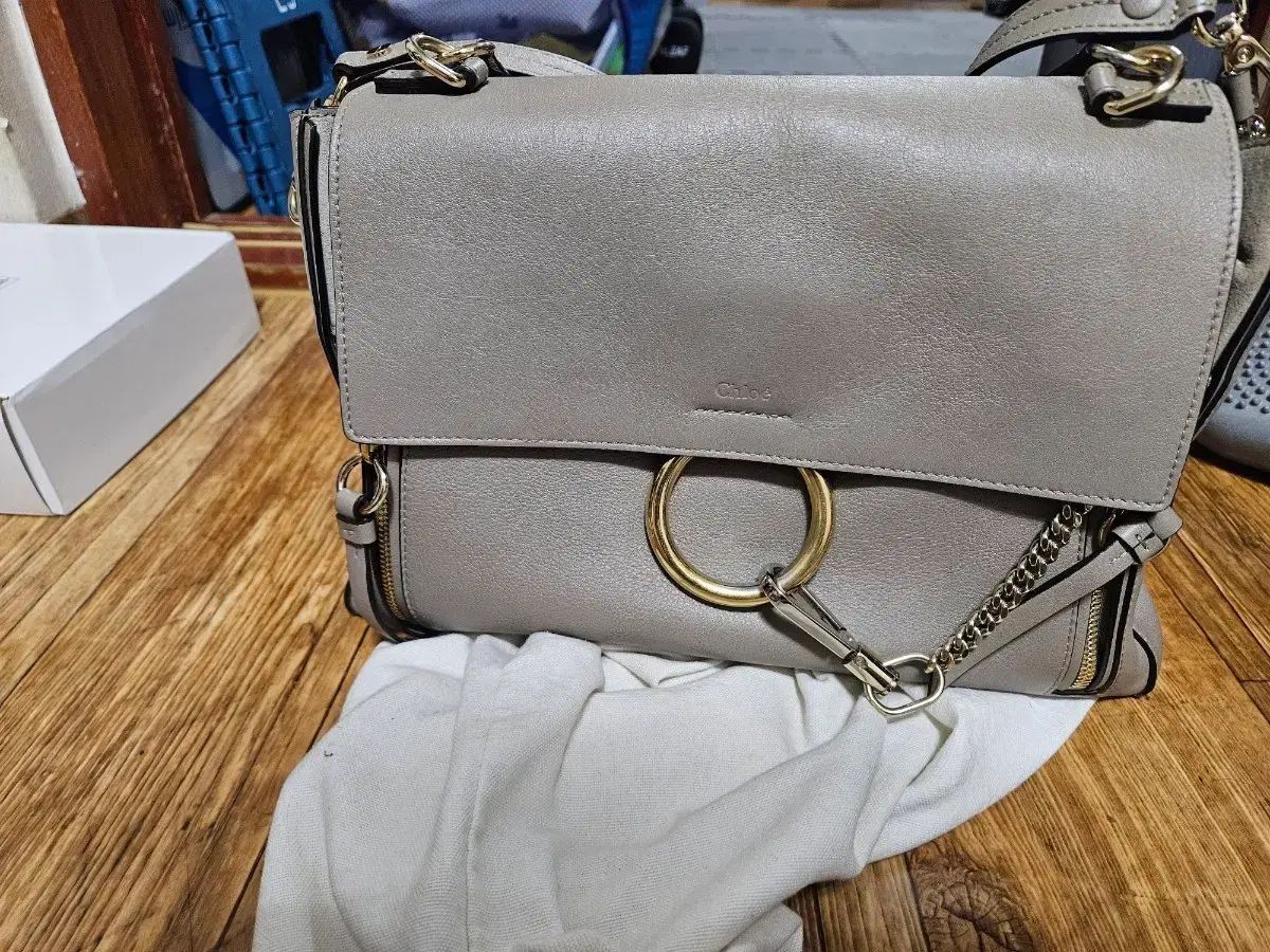 クロエ フェイデイバッグ Mサイズ 出品