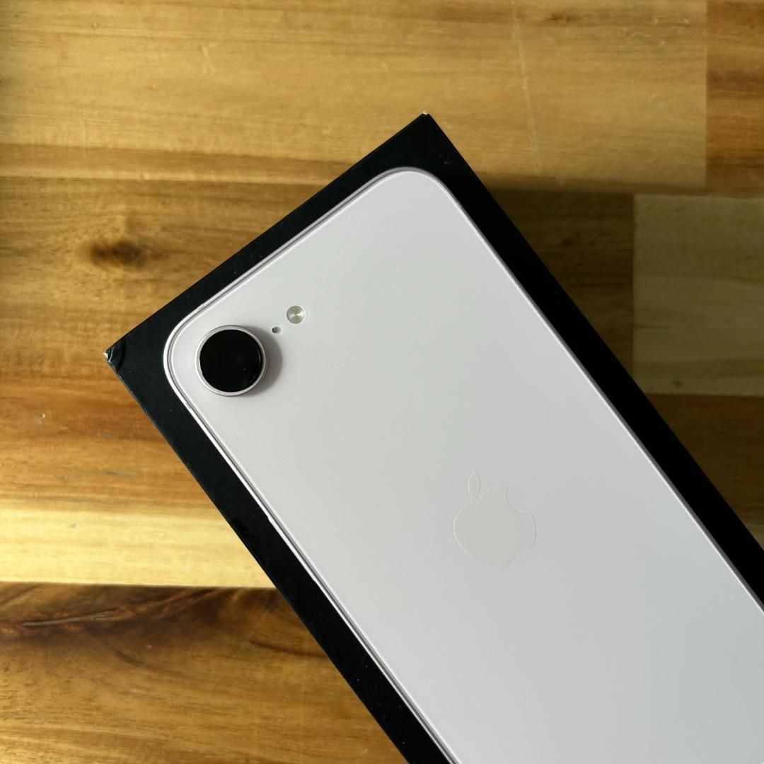 美品 バッテリー100％ iPhone 17e 256GB SIMフリー
