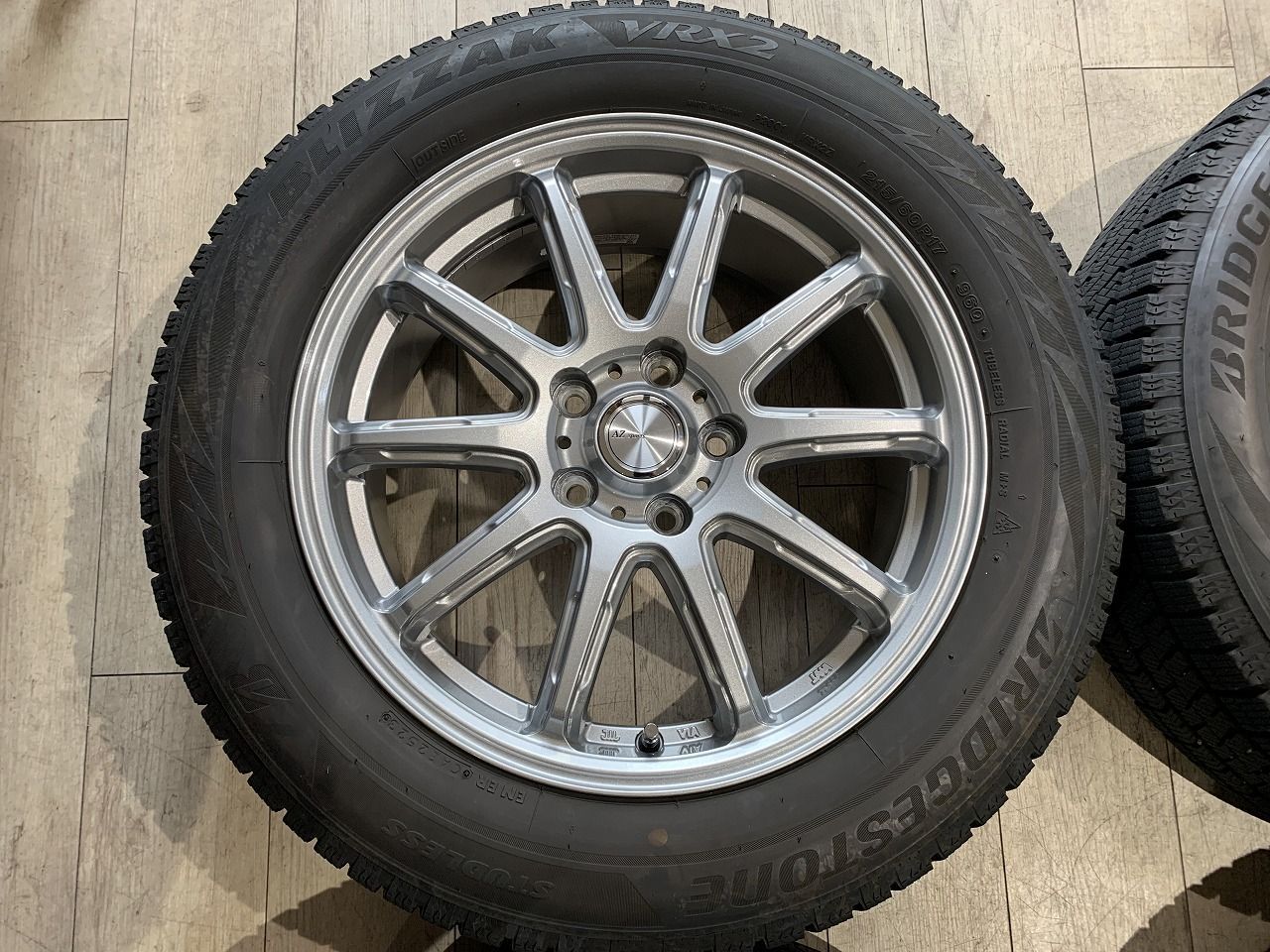 ☆バリ山！☆スタッドレス タイヤホイールセット 4本 215/60R17 215/60R17バリ山スタッドレスタイヤ付きホイール4本 CHR、アルファード