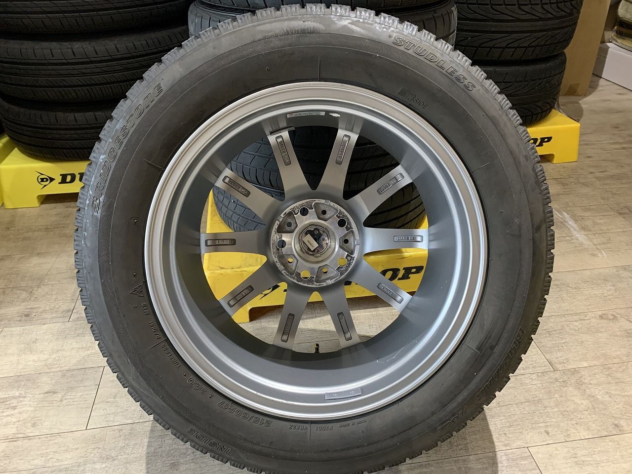2606002】スタッドレス 17インチ 7J +48 PCD114.3 5H VRX2 215/60R17