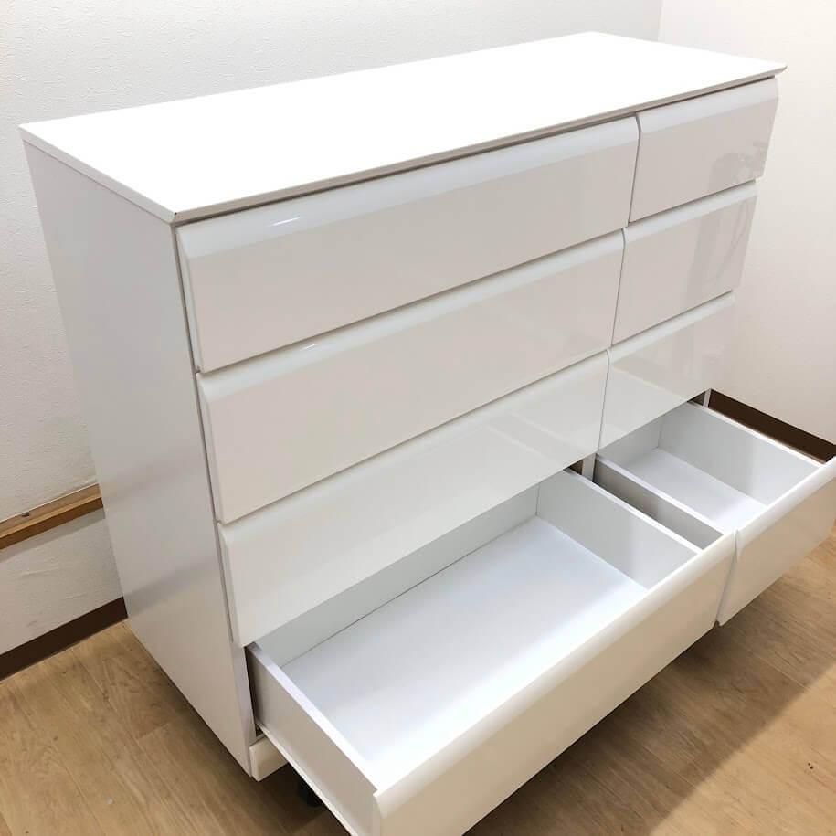 ss8887 【中古】 チェスト 4段 引出8杯 ホワイト 鏡面仕上げ 幅120cm
